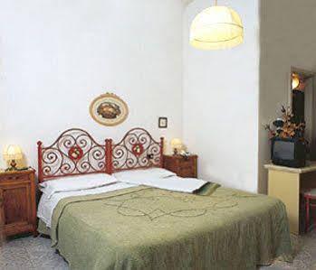 Mearini Hotel 2*